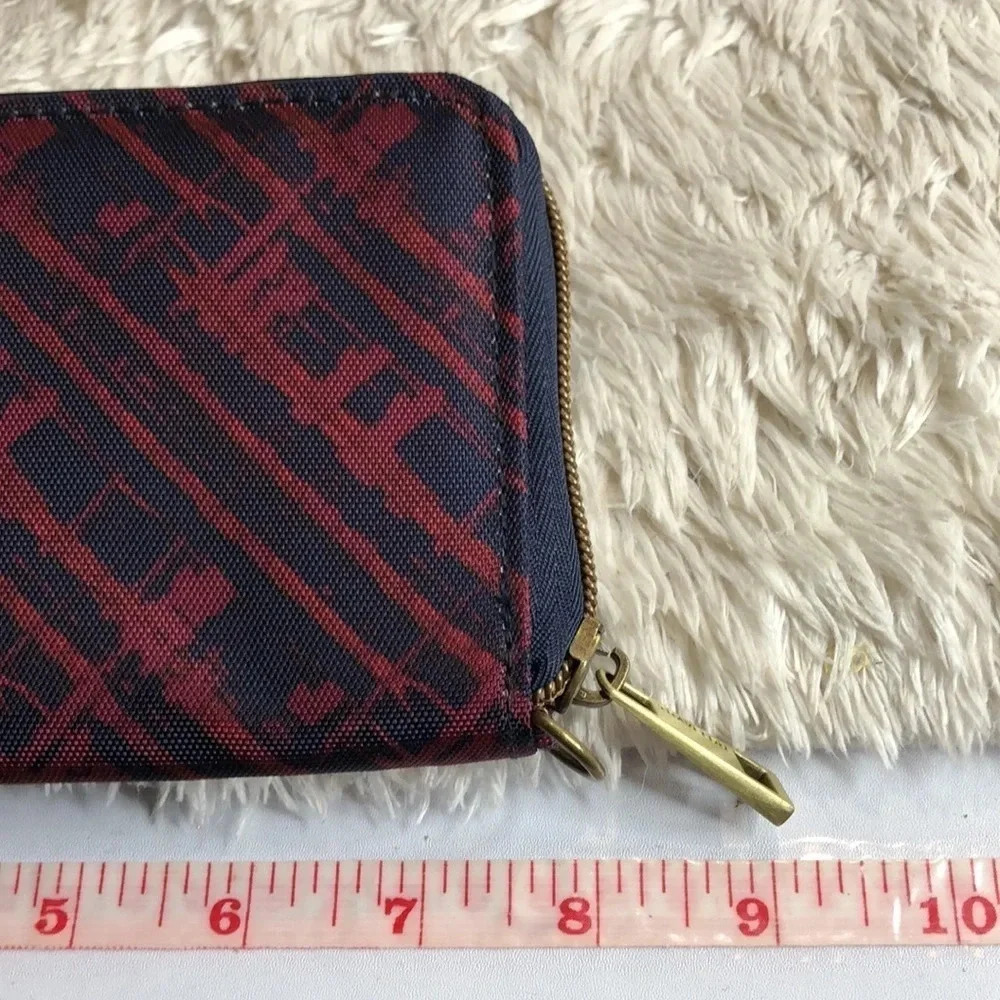 TRAVELON Abstract Travel Wallet - Picture 5 of 5